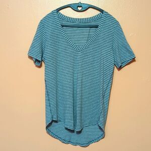 Lululemon classic v-neck stripe grey tshirt sz 4 (estimated)